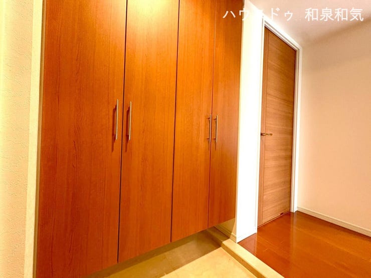 玄関収納もたくさん入ります。靴がたくさんあっても安心です♪