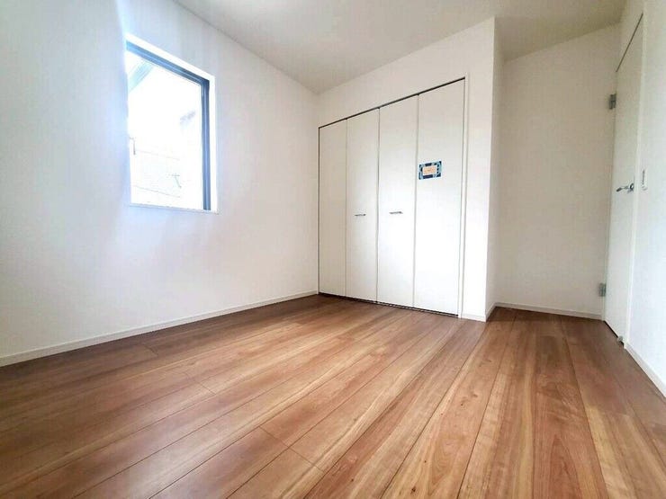 【Bedroom】ナチュラルな内装で、リラックスできる空間。寝室や書斎にも最適です。
