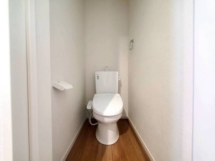 【Toilet】清潔感があり、落ち着いたデザインのトイレ。家族みんなが快適に使えます。