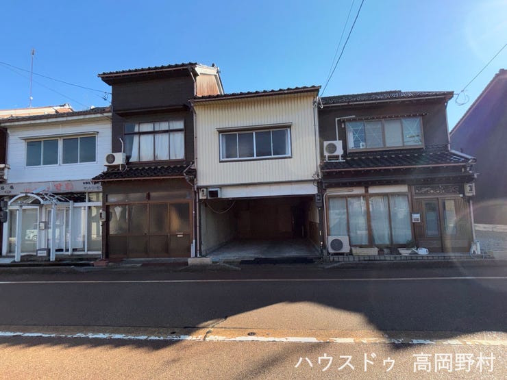 【外観】
暮らしやすい横田町で“自分仕様”にリノベできる一棟