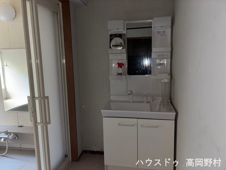 洗面台も新しく、清潔感があります。