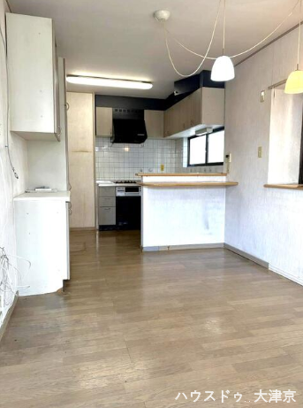 広々15.5帖LDKで家族と会話が弾む対面式キッチンです。