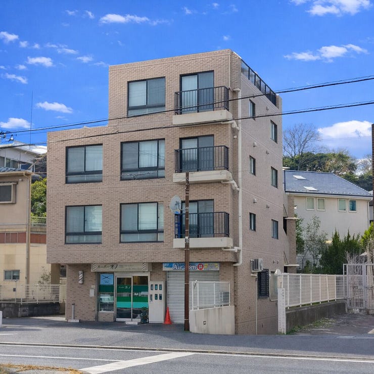 【外観】
中区小港町1丁目、地下1階地上5階建てのマンションです。駐輪場・オートロック付きです。