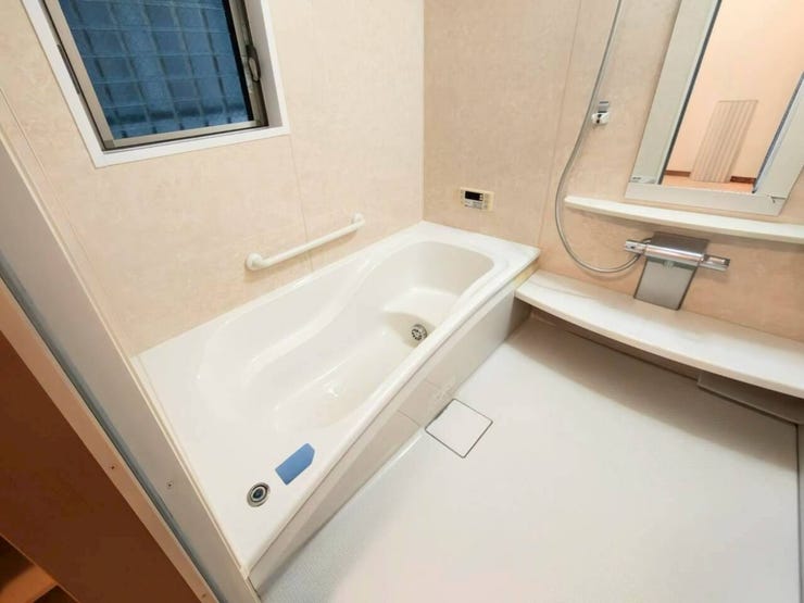 広い浴槽なので足を伸ばしてリラックスできます。