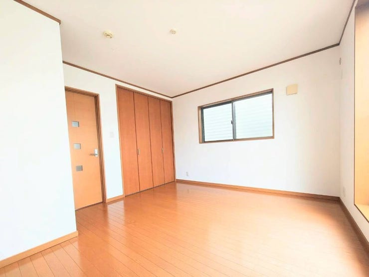 約7.9帖
二面採光で日当たり良好!
クローゼットあり、収納◎