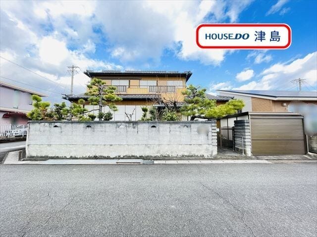 【外観】
神守小学校・神守中学校エリアの約71.2坪の広々とした敷地面積です。南西角地なので、2方向が道路になるため日当たりが確保しやすく、隣地建物からの圧迫感も軽減されます。