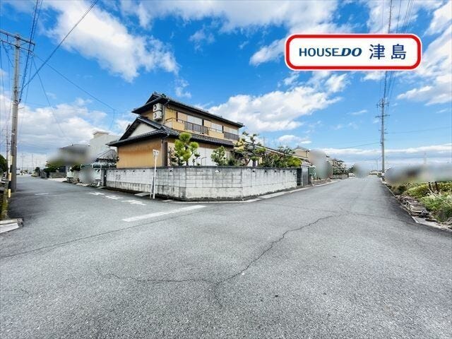 現在上物があり解体後、更地でのお引渡しになります。建築条件のない物件ですのでお好きなハウスメーカーで建築可能です。あなた好みの暮らしに合った間取りやデザインでお家づくりを始めませんか?