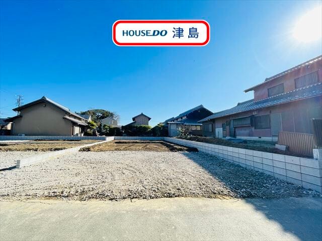 【外観】
蛭間小学校・神守中学校エリアに建つ新築一戸建て全3棟の3号棟です。キッチン奥に洗面室が配置され家事効率のいい間取りです。全居室フローリングの4LDKです。(2025年12月撮影)
