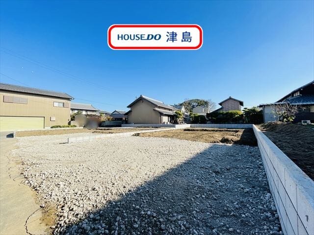 南に広く面した16帖LDKは明るく家族の憩いの場所になります。リビング北側に隣接した4.5帖洋室はちょっと籠って一人の時間を過ごせる空間です。