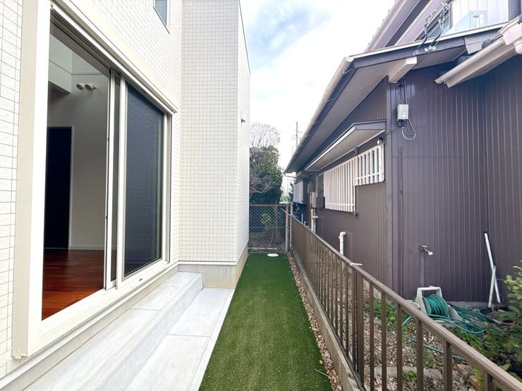 広々としたお庭ではお子様を遊ばせたり、家庭菜園など使い道が広がります。