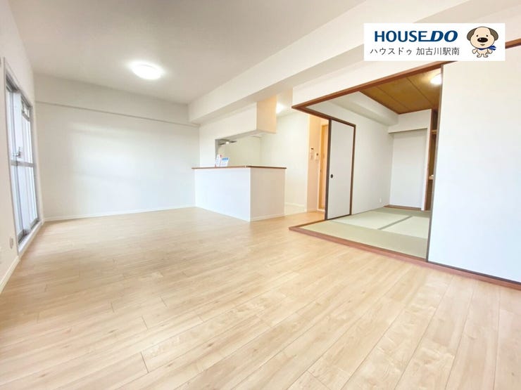 【リビング】
広々約16帖のLDKで家族団らんのひと時を♪