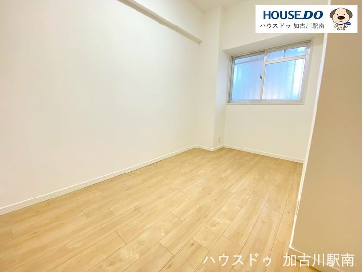 お掃除もラクチンなフローリングのお部屋です