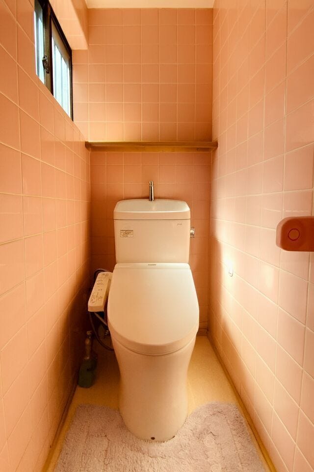 お手洗いも2カ所あり、お客様用との使い分けも可能★
※家具消しの修正をしております。