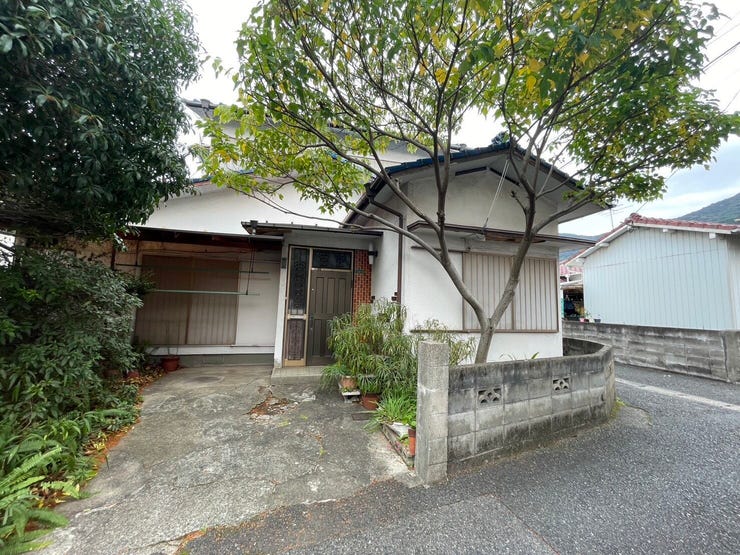 【外観】
小倉北区黒原 中古戸建て 小・中学校徒歩7分程度で通いやすい立地♪コンビニまで徒歩約8分で買物便利♪