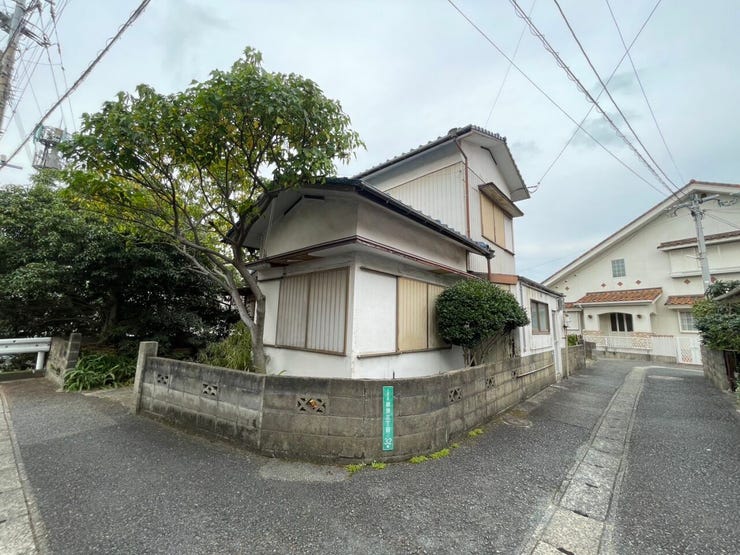 小倉北区黒原 中古戸建て 小・中学校徒歩7分程度で通いやすい立地♪コンビニまで徒歩約8分で買物便利♪