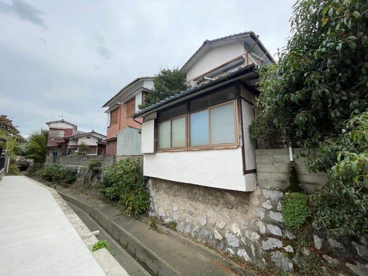 小倉北区黒原 中古戸建て 小・中学校徒歩7分程度で通いやすい立地♪コンビニまで徒歩約8分で買物便利♪