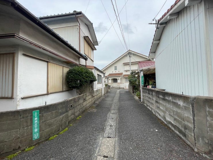 小倉北区黒原 中古戸建て 小・中学校徒歩7分程度で通いやすい立地♪コンビニまで徒歩約8分で買物便利♪