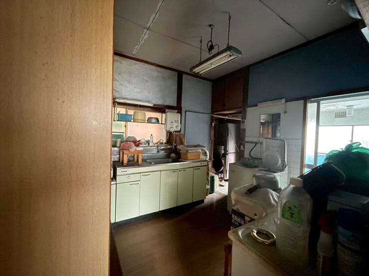 小倉北区黒原 中古戸建て 小・中学校徒歩7分程度で通いやすい立地♪コンビニまで徒歩約8分で買物便利♪