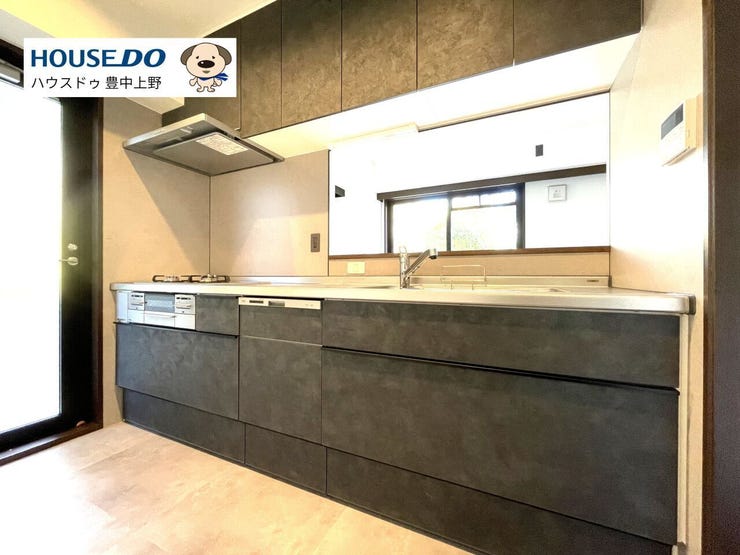 シックで重厚感あるシステムキッチン!新規交換されています!毎日のお料理が楽しくなりそうです♪