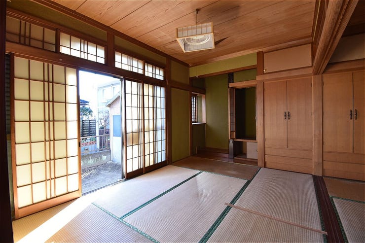 和の空間。障子を通して柔らかな陽光が降り注ぎます♪