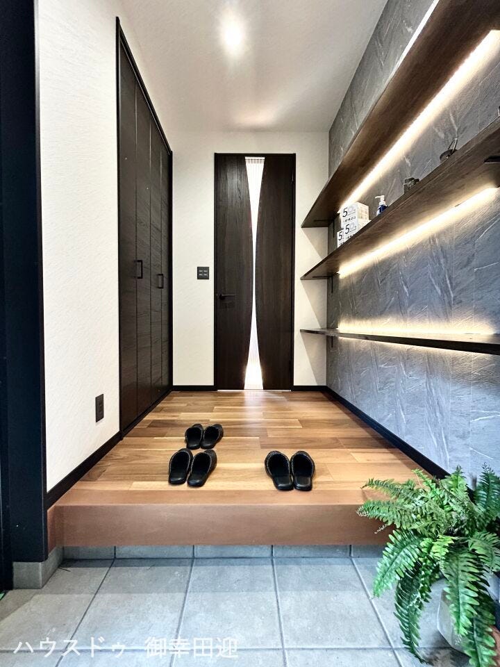 ■□■「しまう」が叶える、美しい玄関■□■大容量のシューズボックスがあることでいつも整理された、気持ちの良い「家の顔」を保てます。