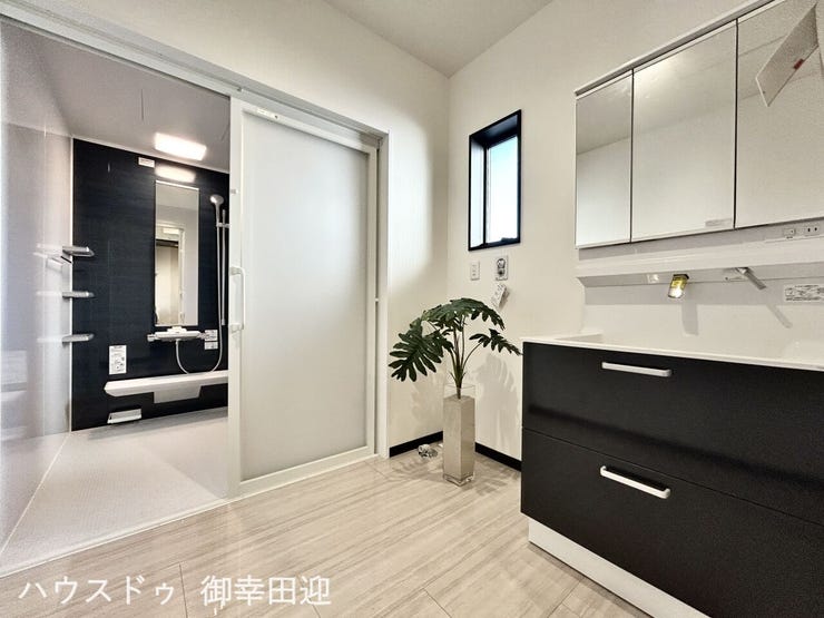 ■□■清々しいリフレッシュ空間■□■自分を磨き、気持ちを切り替える。心地よい光が差し込むプライベートスペース