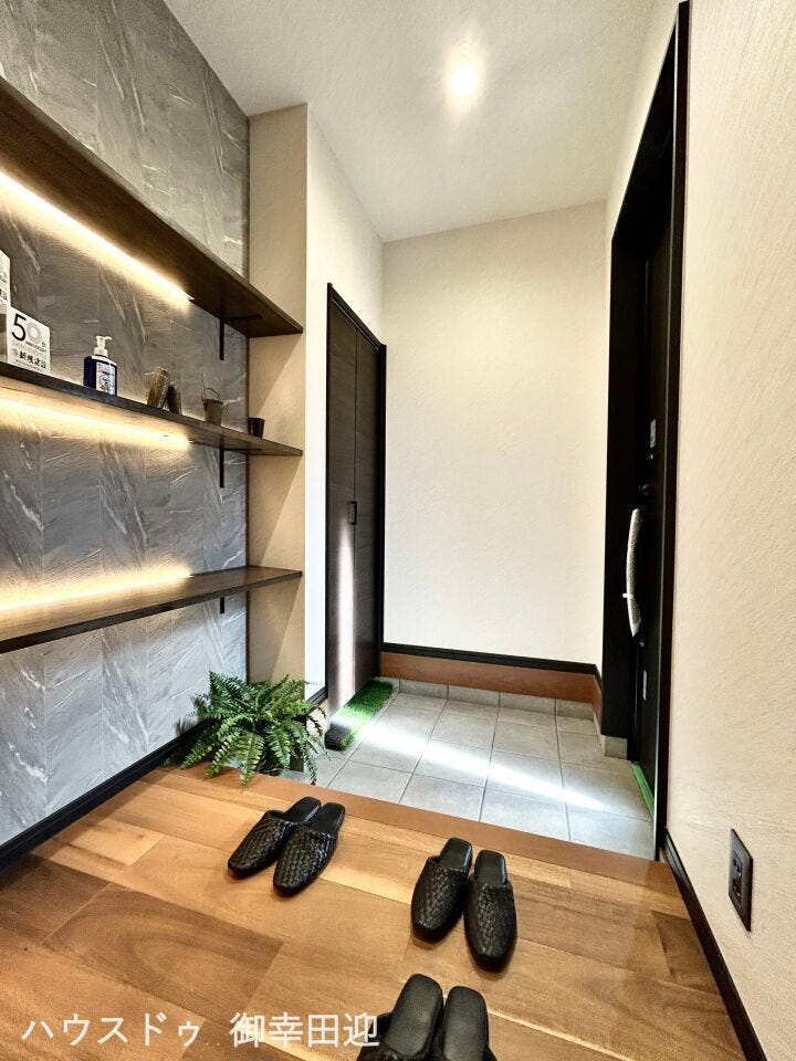 ■□■「ただいま」の安堵をくれる場所■□■訪れる人を迎え入れ、帰るたびにホッと一息つける、明るく機能的なエントランス