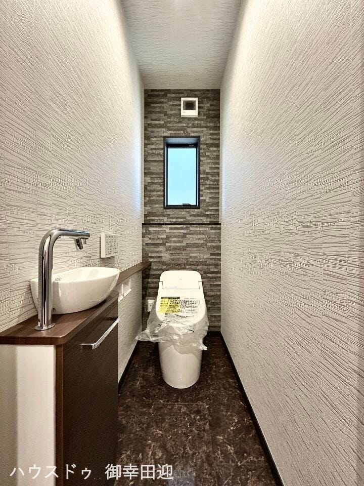 ■□■安らぎのひとときを提供する場所■□■清潔さと静けさを両立した空間。心落ち着くひとときを過ごせる、プライベートなレストルームです