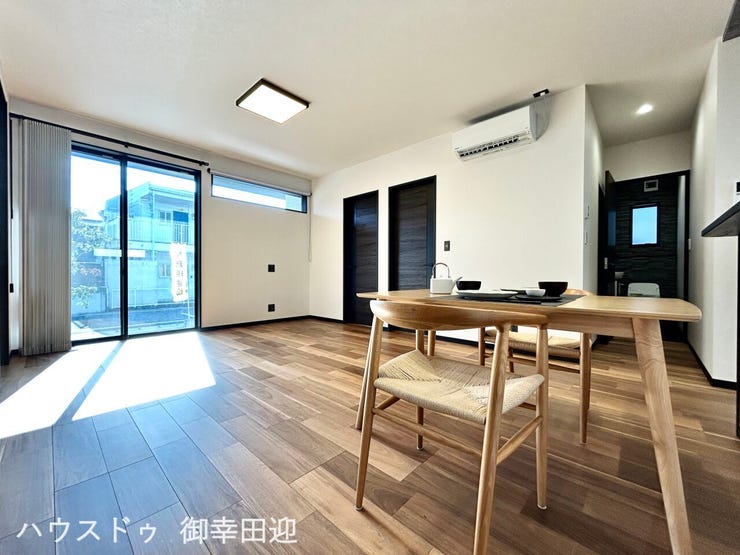 ■□■安らぎと笑顔の中心地■□■陽光が優しく降り注ぎ、会話が自然と弾む。ここでは、毎日が特別な時間へと変わります