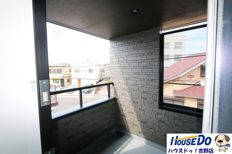 南向きインナーバルコニー。屋根があるので、多少の雨も安心です。