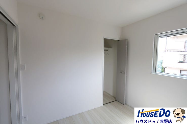 2階洋室4.5帖。全居室収納あり。お部屋をスッキリ片付けられます。