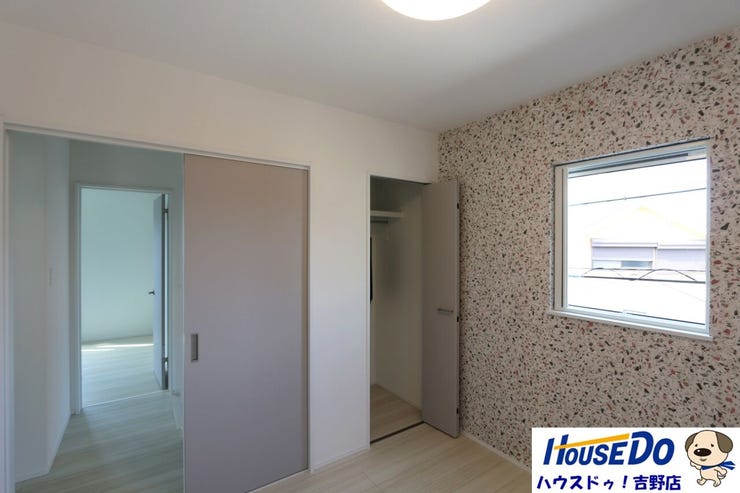 2階洋室4.5帖。全居室収納あり。お部屋をスッキリ片付けられます。