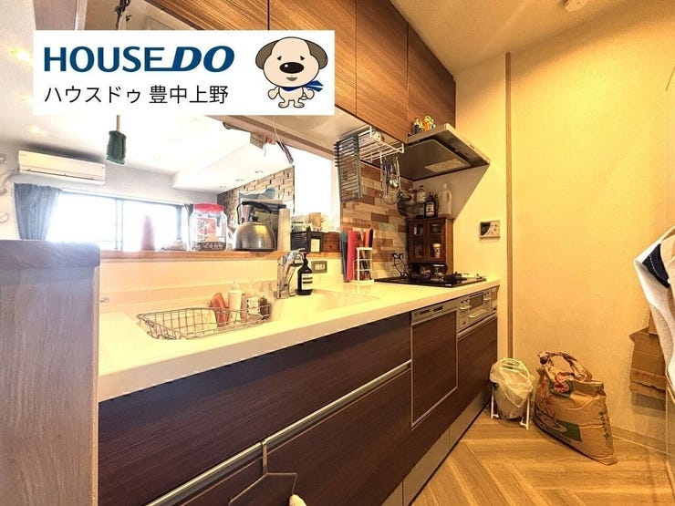 広い作業台と広いシンクが確保されたカウンタータイプのシステムキッチン!浄水器、食洗機も完備されています!