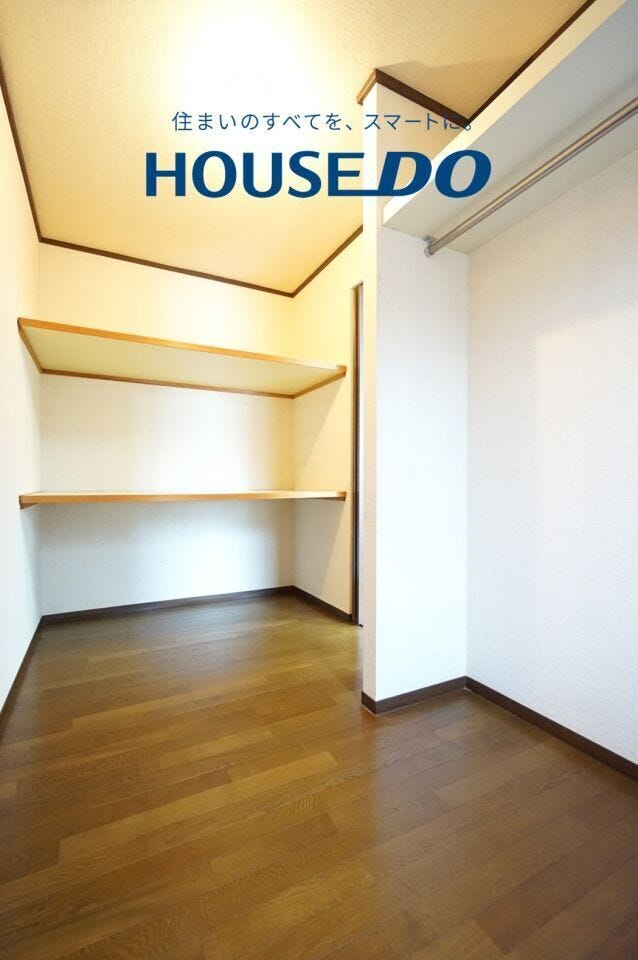 各部屋を最大限に広く使って頂ける様、全居住スペースに収納付。プライベートルームはゆったりと快適に!ウォークインクローゼットはお洋服を畳まずに楽にオシャレに保管できて便利ですね♪