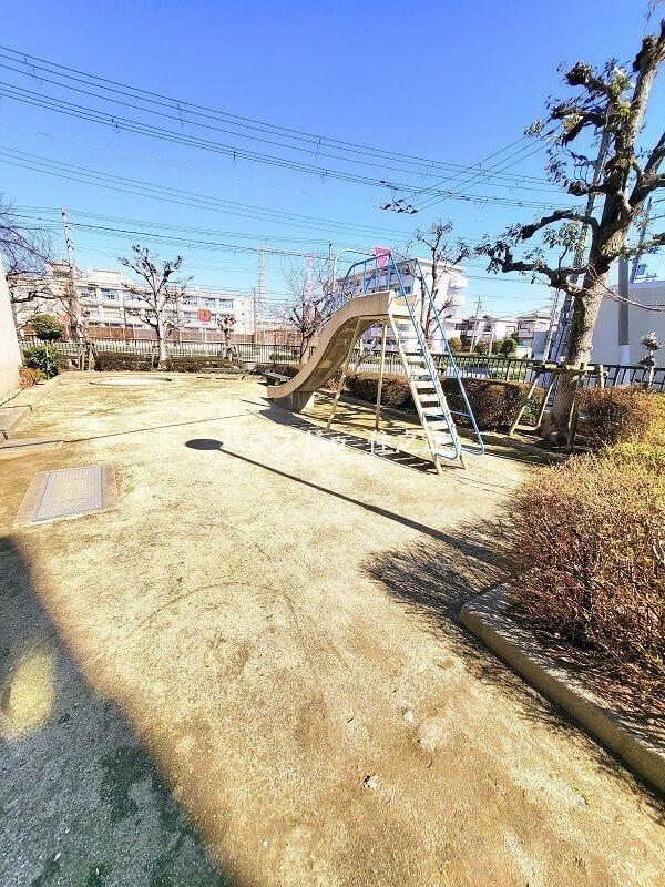 ★マンション敷地内。お子様の遊び場にも最適ですね♪