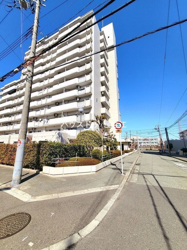 ★建物と前面道路の間には歩道がございますのでお子様も安心通学♪