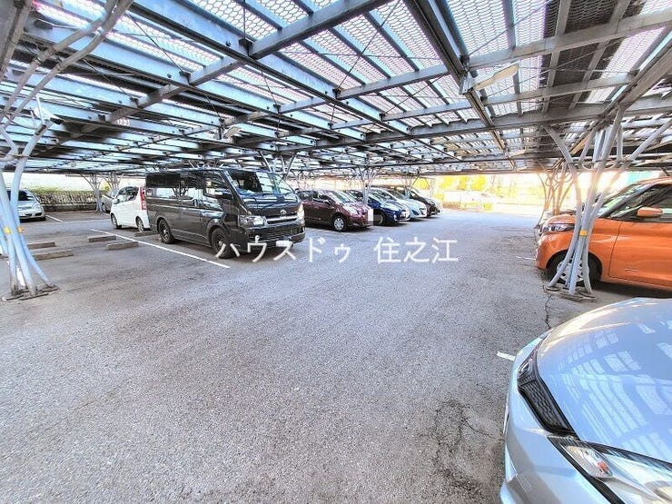 ★平面式駐車場。自走式なので機械式と違って待ち時間が無いのが嬉しいポイント♪