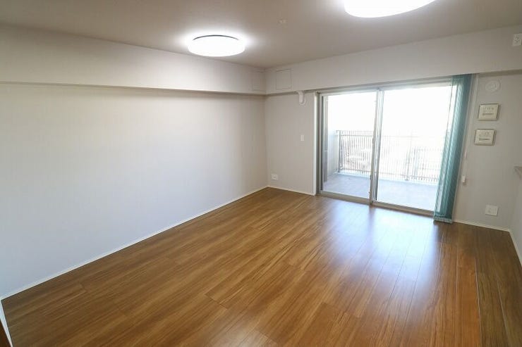 家族が自然と集まる、ゆったり16.8帖のリビング