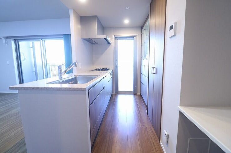 機能美と収納力を兼ね備えたシステムキッチン