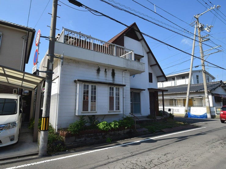 外観を南東側より撮影