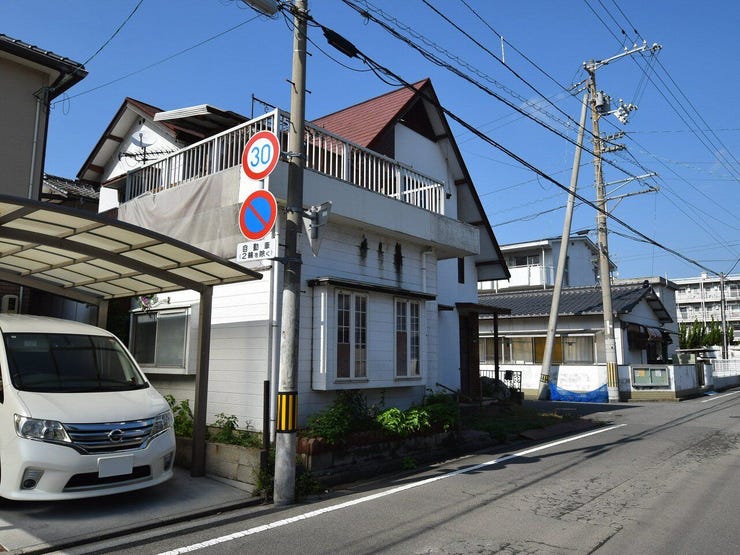 外観を南東側より撮影