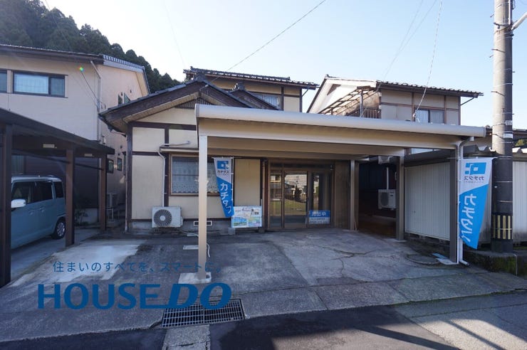 【外観】
4DK、土地面積165.77㎡、建物面積110.48㎡。皆様よりのお問い合わせ心よりお待ちしております♪