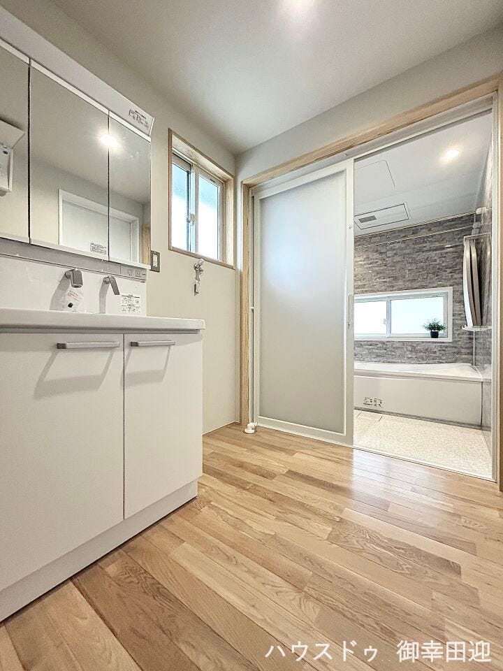 ■□■清々しいリフレッシュ空間■□■自分を磨き、気持ちを切り替える。心地よい光が差し込むプライベートスペース