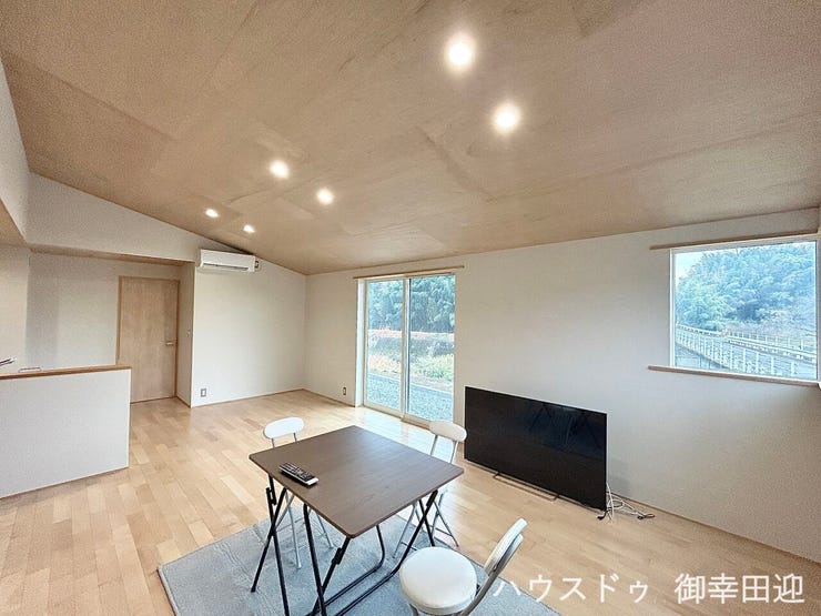 ■□■安らぎと笑顔の中心地■□■陽光が優しく降り注ぎ、会話が自然と弾む。ここでは、毎日が特別な時間へと変わります