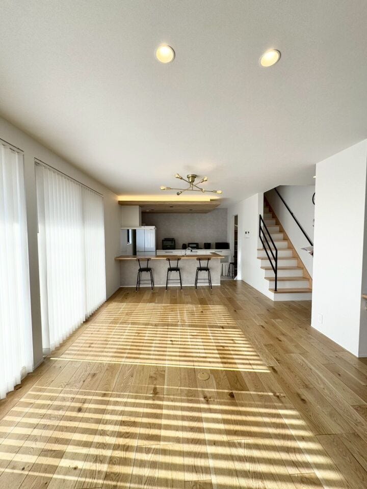 【リビング】
■□■リビング■□■
広々リビングは20帖
日当たり良好