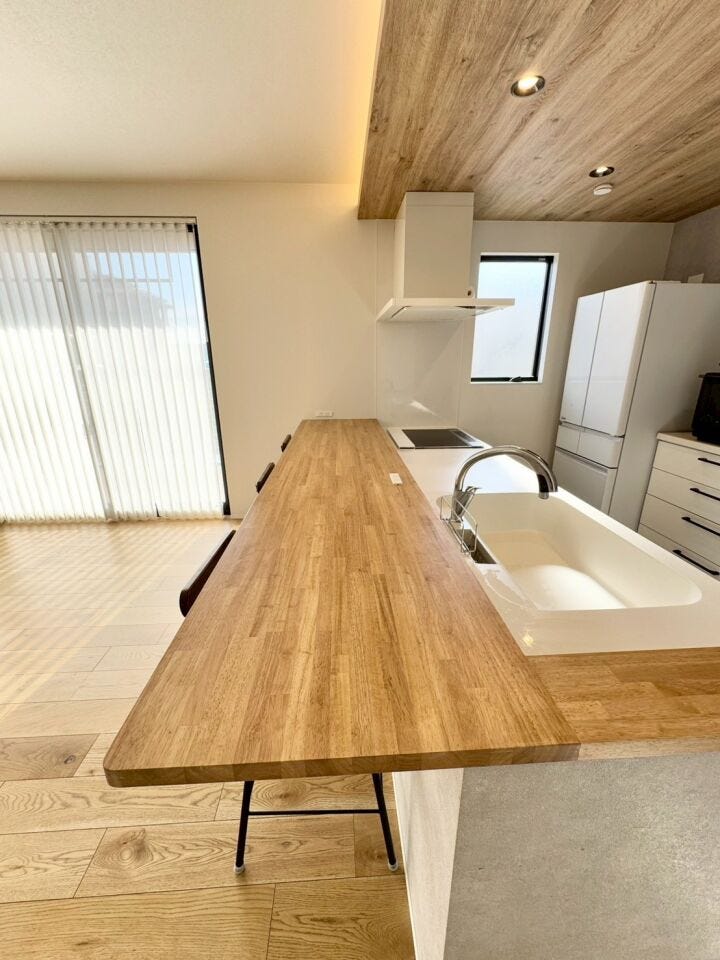 ■□■キッチン■□■
対面キッチン
ダイニングテーブルを置かずとも、カウンターを使って食事ができます