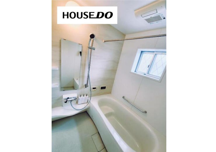 浴室に窓が有り、自然光+自然換気で毎日快適にお過ごしいただけます◎