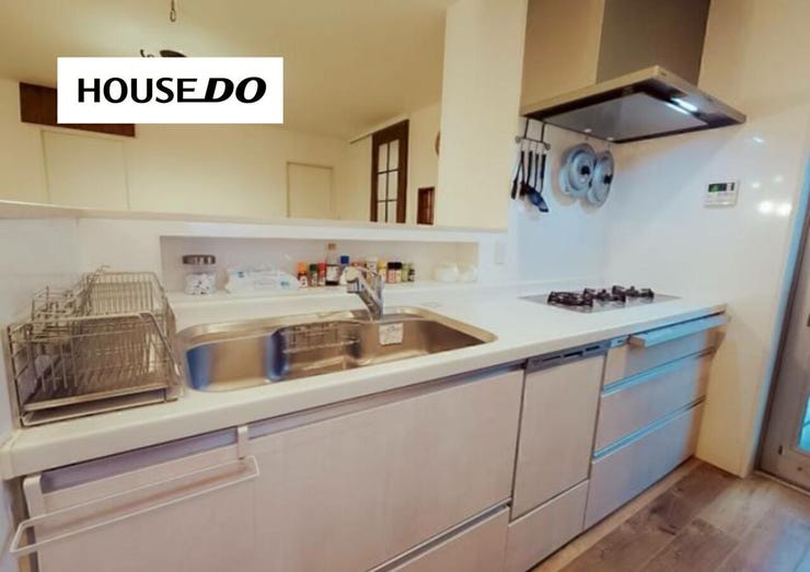 キッチンはパナソニック♪調理スペースもゆったり確保され、3口コンロ&大容量収納で毎日の家事がスムーズに