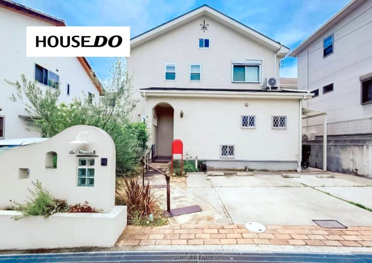 【外観】
広々駐車スペース♪前道は6m以上あるので、駐車もしやすいです!