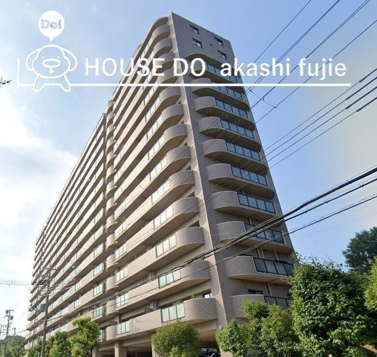 2号線沿いのマンションです。お車でのアクセス良好♪国道沿いには商業施設が充実しています♪JR魚住駅まで徒歩約13分雄の立地です。学校は魚住小学校・魚住東中学校のエリアです。